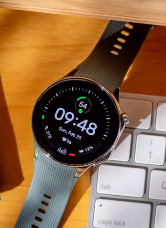 Google объяснила, как Wear OS 4 значительно повышает время автономной работы смарт-часов